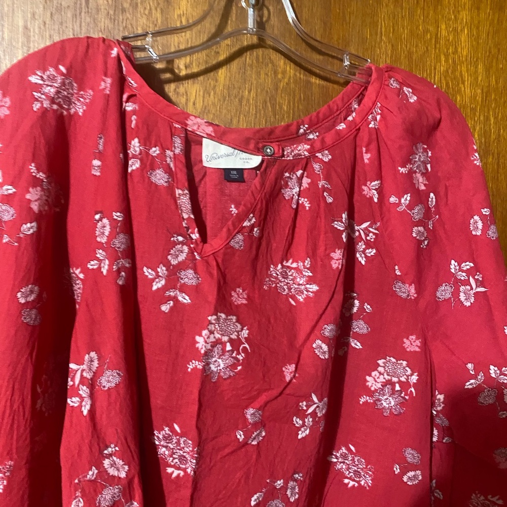 Universal Thread Scarlet Floral Top - Picture 4 of 5